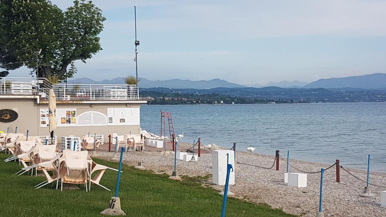 Ferienwohnung Luminoso Trilocale Con Piscina E Giardino Privato Desenzano del Garda Exterior foto