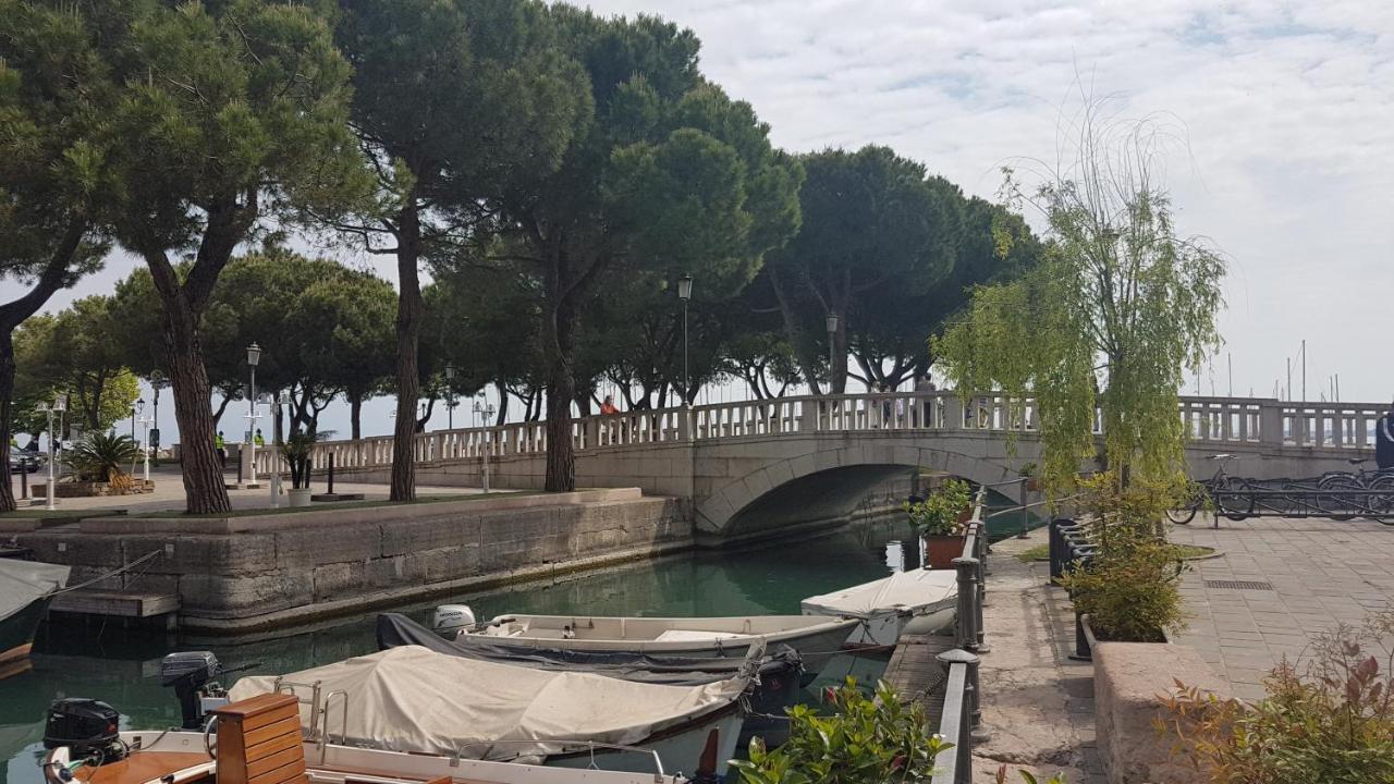 Ferienwohnung Luminoso Trilocale Con Piscina E Giardino Privato Desenzano del Garda Exterior foto