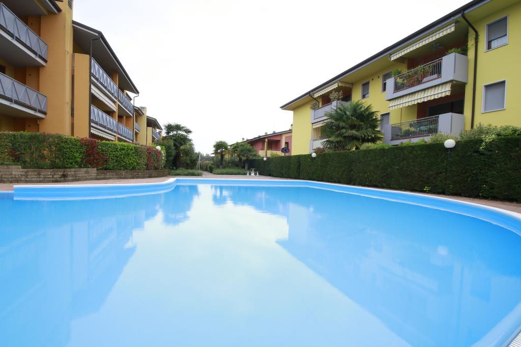 Ferienwohnung Luminoso Trilocale Con Piscina E Giardino Privato Desenzano del Garda Exterior foto