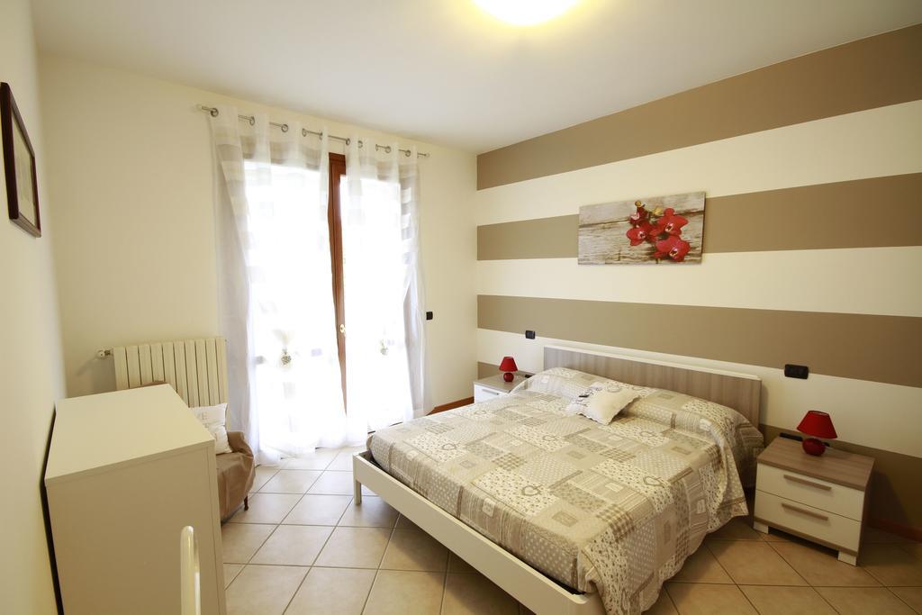 Ferienwohnung Luminoso Trilocale Con Piscina E Giardino Privato Desenzano del Garda Exterior foto