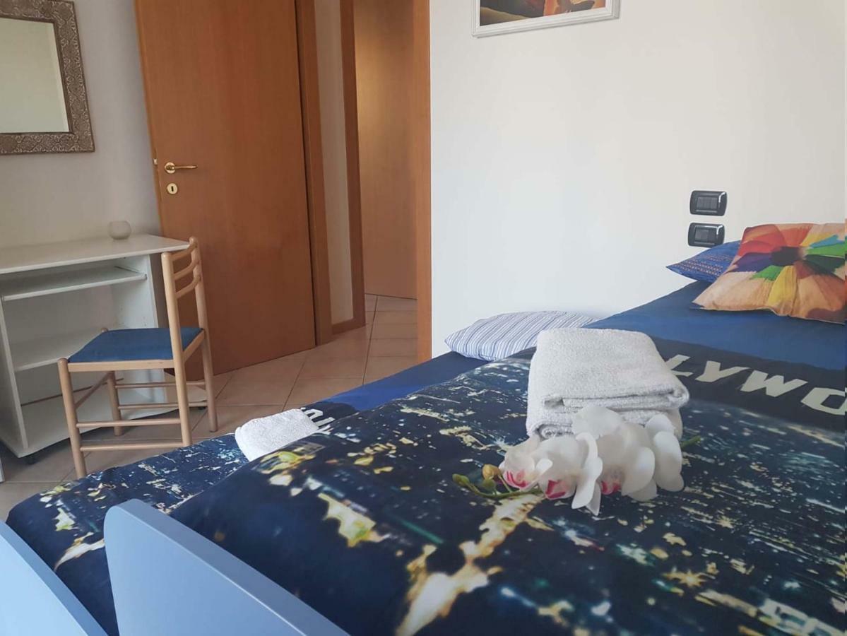 Ferienwohnung Luminoso Trilocale Con Piscina E Giardino Privato Desenzano del Garda Exterior foto