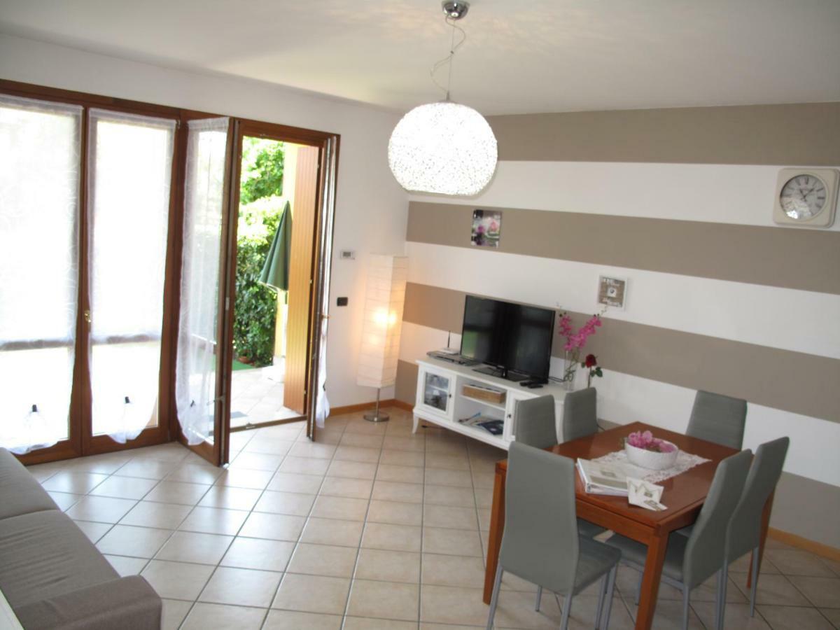 Ferienwohnung Luminoso Trilocale Con Piscina E Giardino Privato Desenzano del Garda Exterior foto
