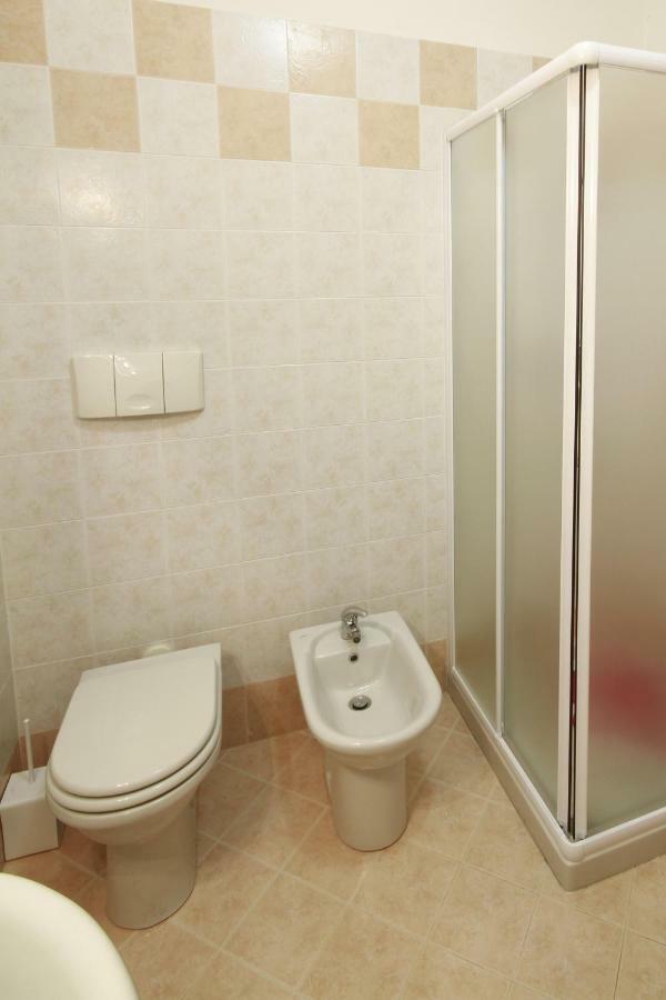 Ferienwohnung Luminoso Trilocale Con Piscina E Giardino Privato Desenzano del Garda Exterior foto