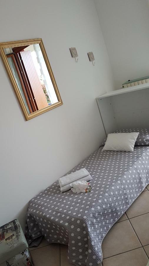 Ferienwohnung Luminoso Trilocale Con Piscina E Giardino Privato Desenzano del Garda Exterior foto